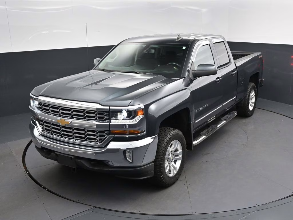 2017 Graphite Metallic Chevrolet Silverado 1500 LT 4X4 Truck