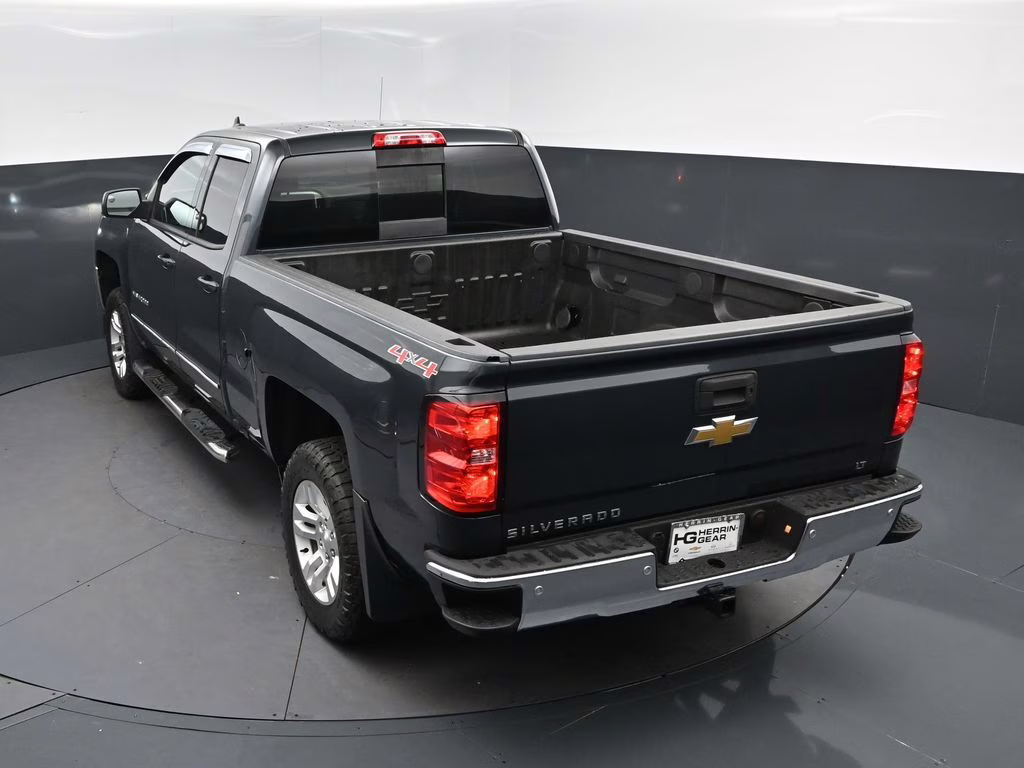 2017 Graphite Metallic Chevrolet Silverado 1500 LT 4X4 Truck