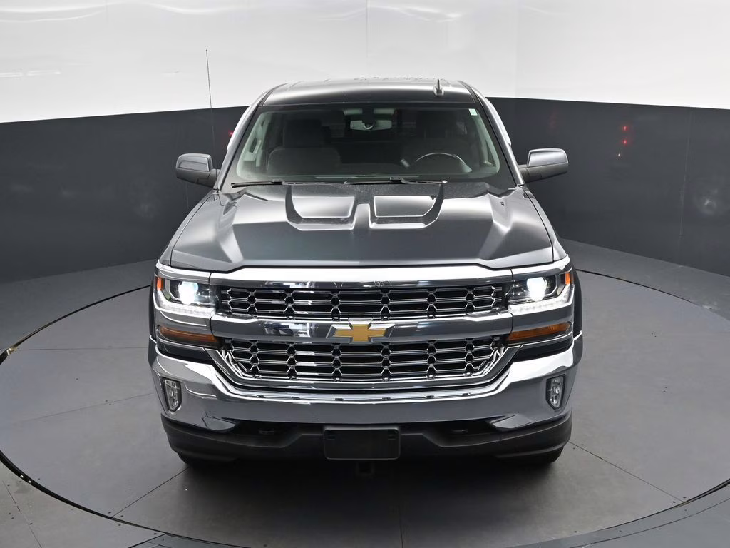 2017 Graphite Metallic Chevrolet Silverado 1500 LT 4X4 Truck