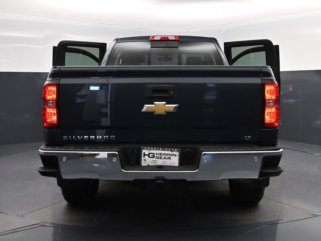 2017 Graphite Metallic Chevrolet Silverado 1500 LT 4X4 Truck