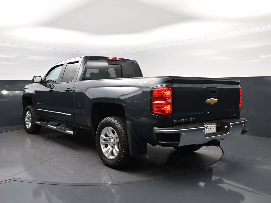 2017 Graphite Metallic Chevrolet Silverado 1500 LT 4X4 Truck