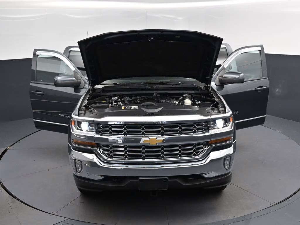 2017 Graphite Metallic Chevrolet Silverado 1500 LT 4X4 Truck