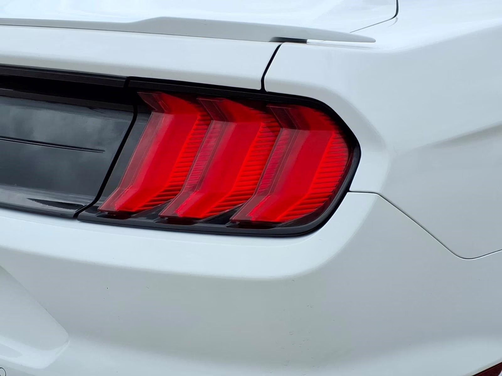 2020 Oxford White Ford Mustang GT RWD Coupe