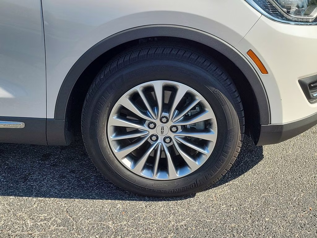 2017 WHITE PLATINUM MET TRI-COAT Lincoln MKX Select AWD SUV