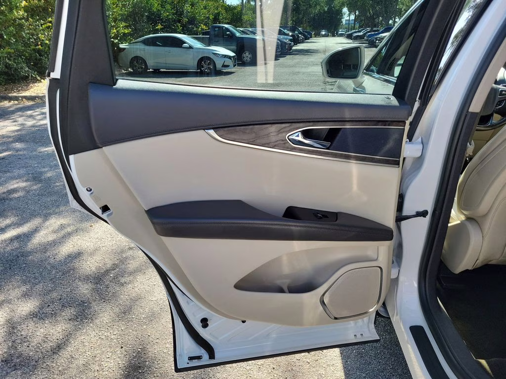 2017 WHITE PLATINUM MET TRI-COAT Lincoln MKX Select AWD SUV