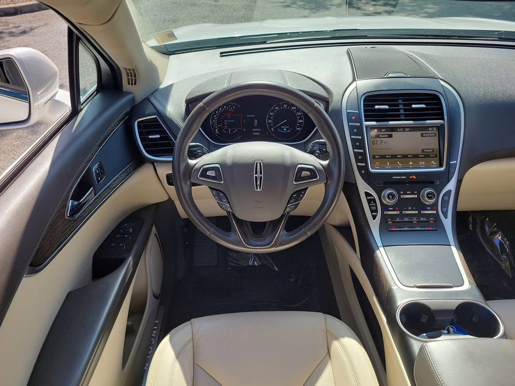 2017 WHITE PLATINUM MET TRI-COAT Lincoln MKX Select AWD SUV