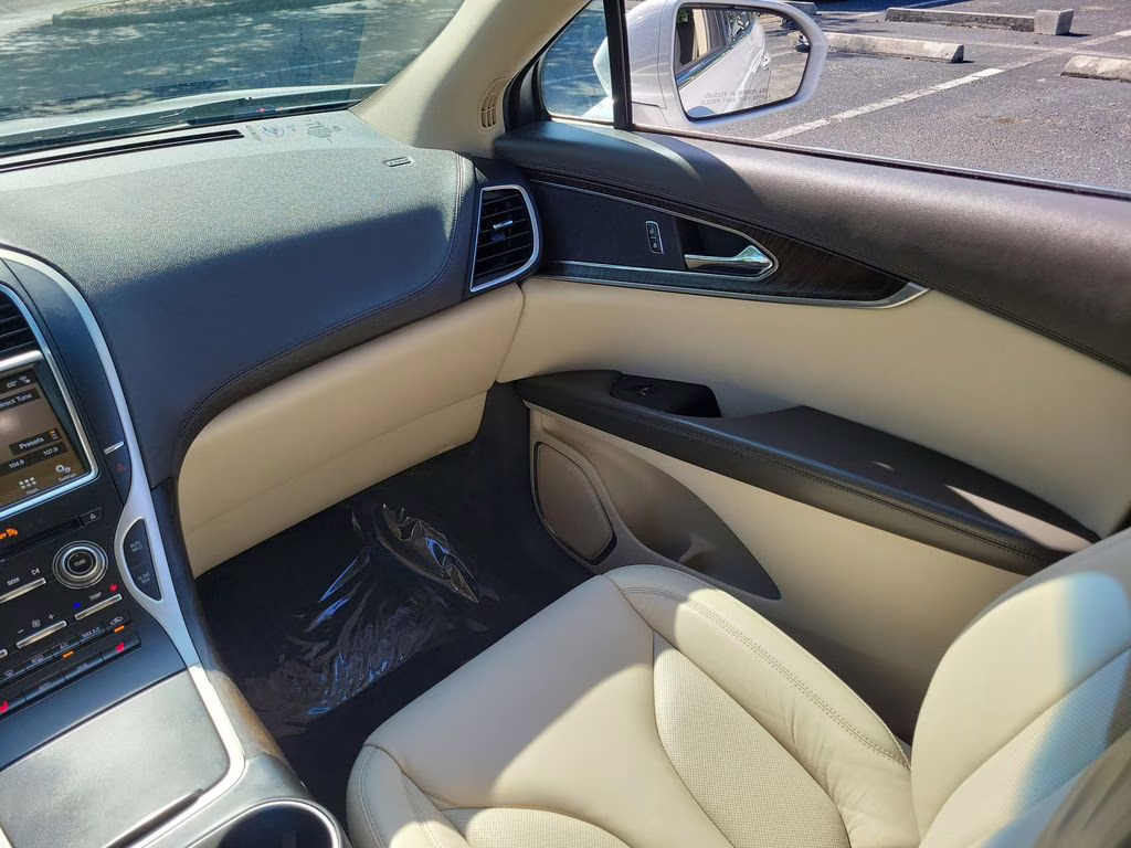 2017 WHITE PLATINUM MET TRI-COAT Lincoln MKX Select AWD SUV