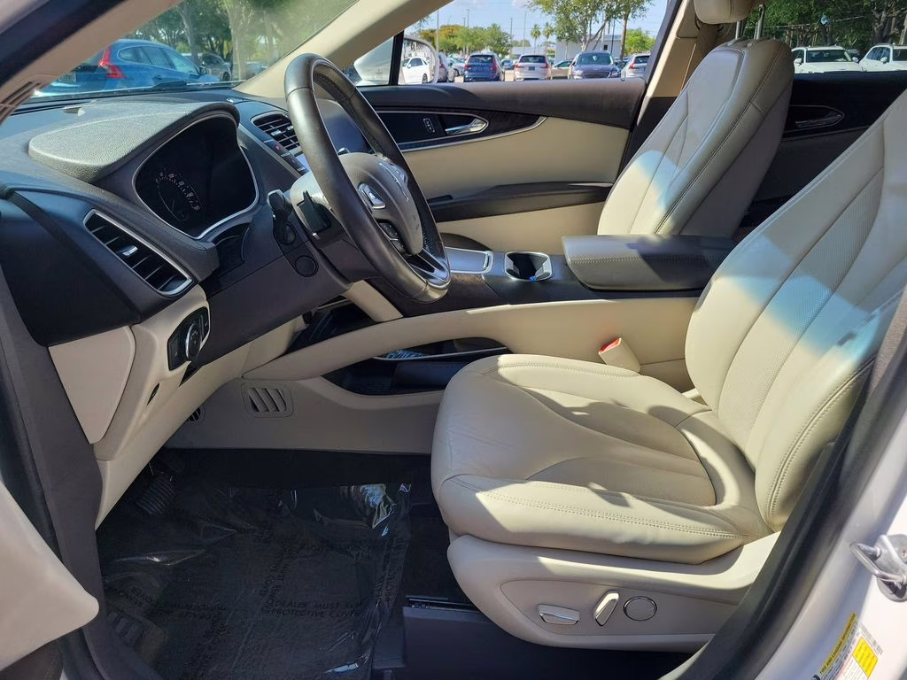 2017 WHITE PLATINUM MET TRI-COAT Lincoln MKX Select AWD SUV