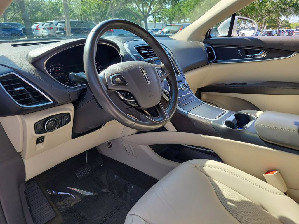 2017 WHITE PLATINUM MET TRI-COAT Lincoln MKX Select AWD SUV