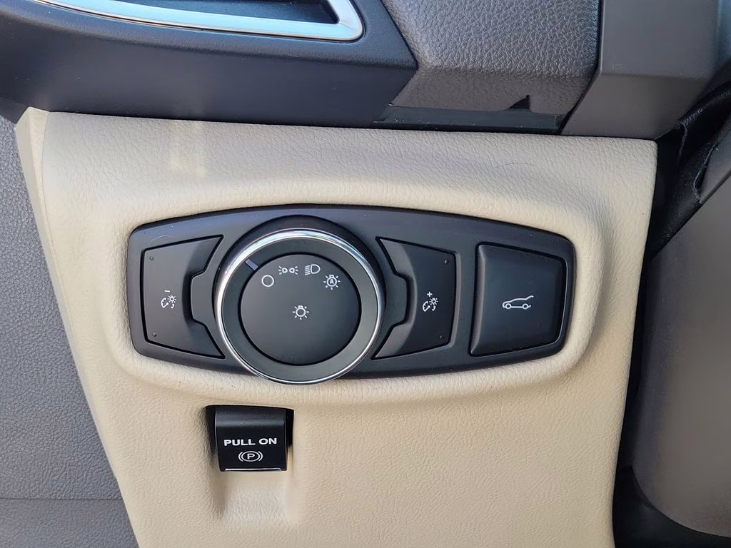 2017 WHITE PLATINUM MET TRI-COAT Lincoln MKX Select AWD SUV