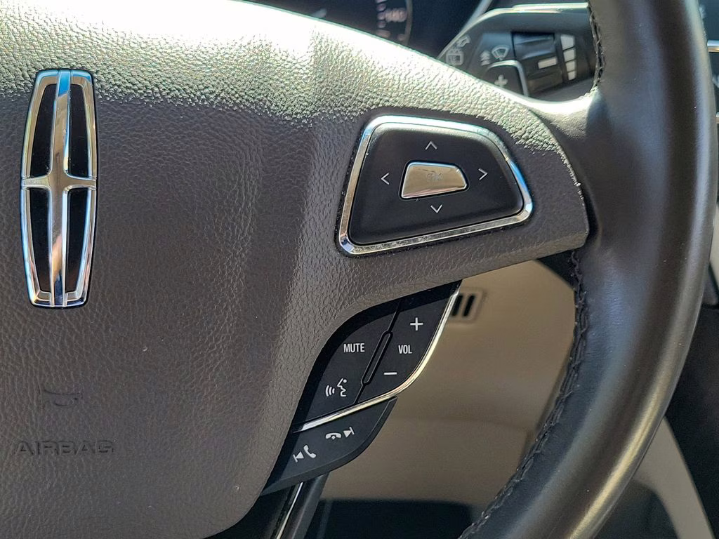 2017 WHITE PLATINUM MET TRI-COAT Lincoln MKX Select AWD SUV
