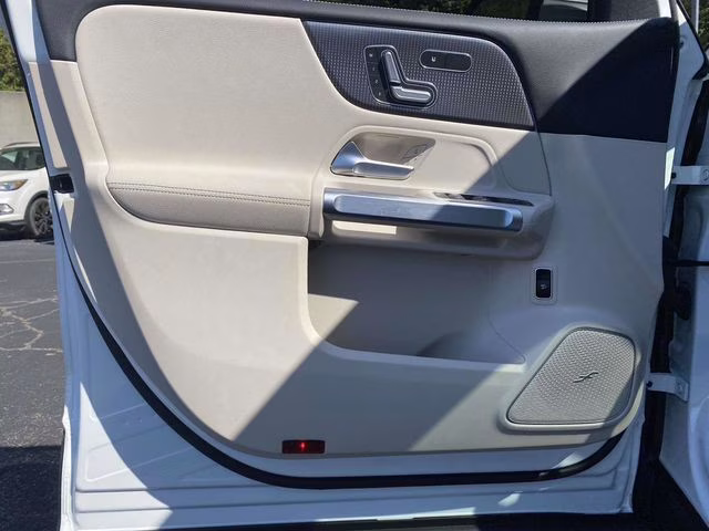 2021 Polar White Mercedes-Benz GLB GLB 250 FWD SUV