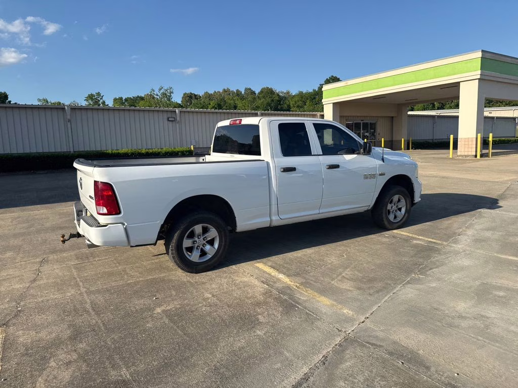 2017 Bright White Clearcoat Ram 1500 Express 4X4 Truck