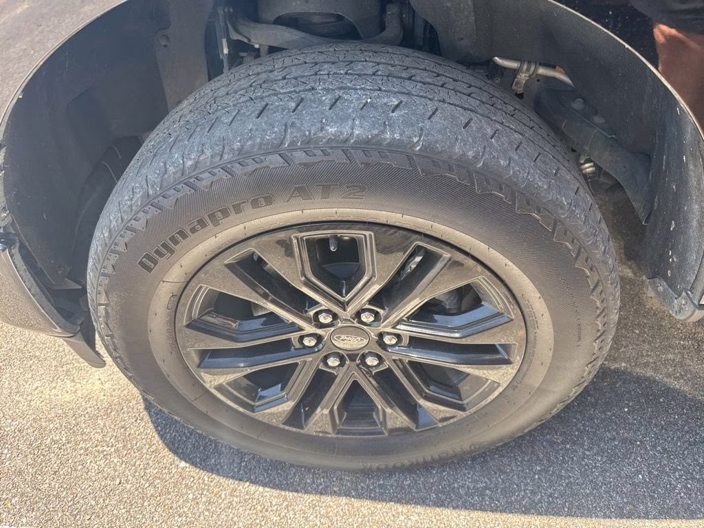 2024 Agate Black Metallic Ford F-150 Lariat 4X4 Truck