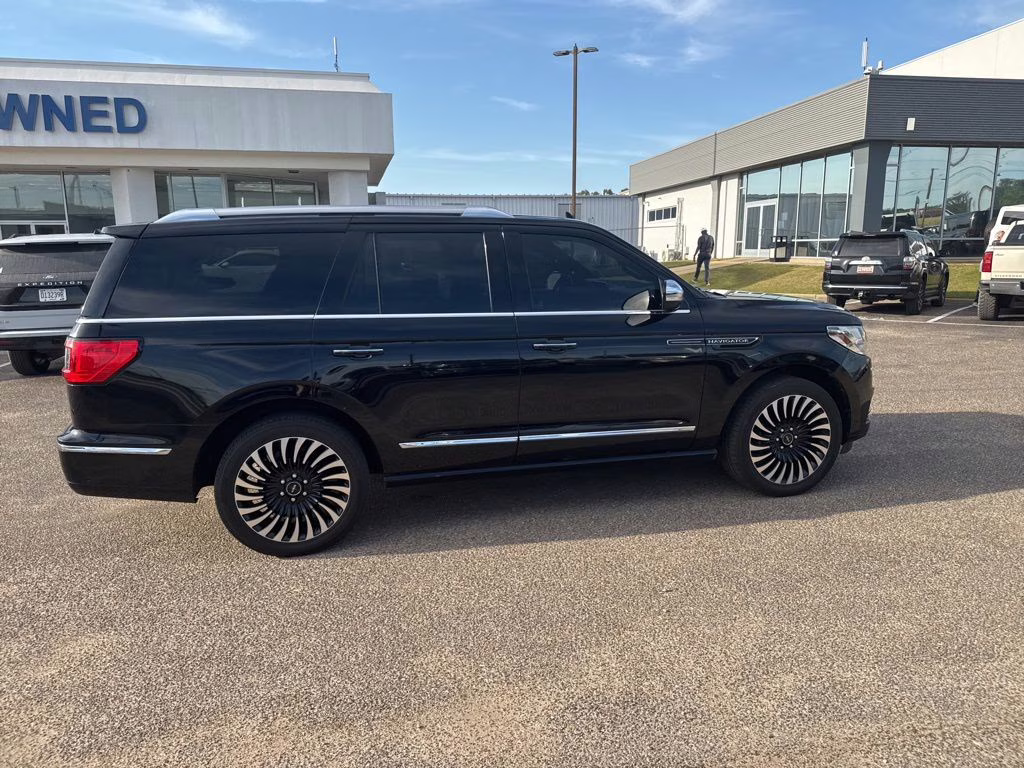 2020 Infinite Black Lincoln Navigator Black Label 4X4 SUV