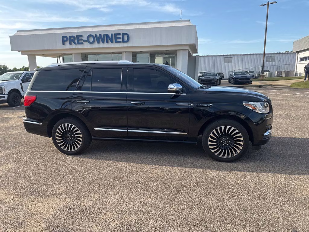 2020 Infinite Black Lincoln Navigator Black Label 4X4 SUV