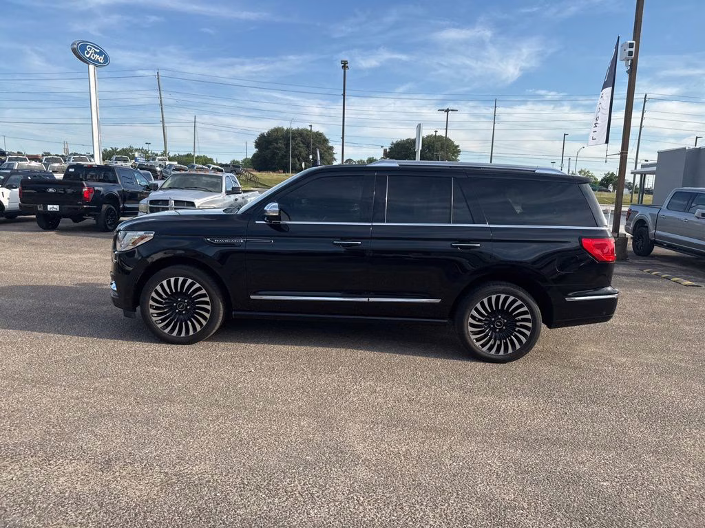 2020 Infinite Black Lincoln Navigator Black Label 4X4 SUV