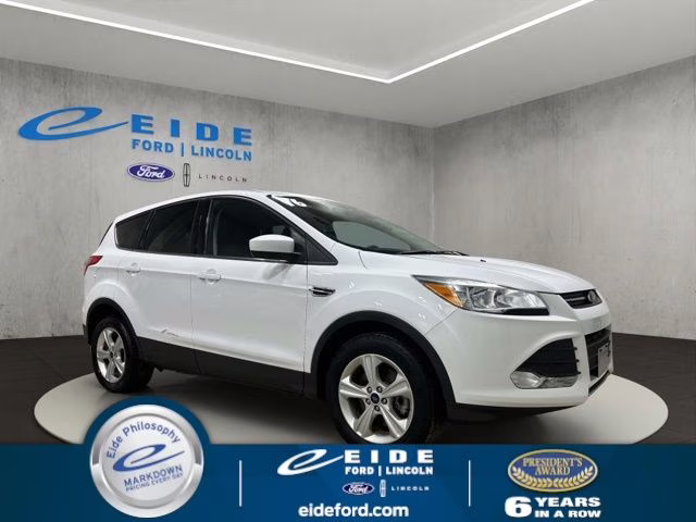 2016 Oxford White Ford Escape SE 4X4 SUV