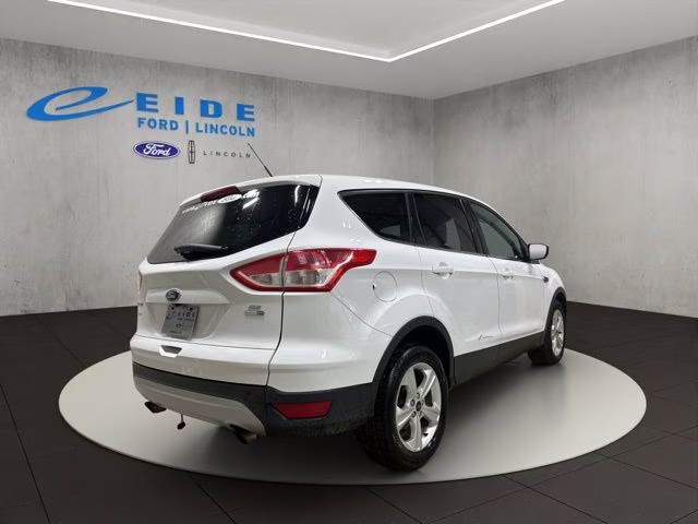 2016 Oxford White Ford Escape SE 4X4 SUV
