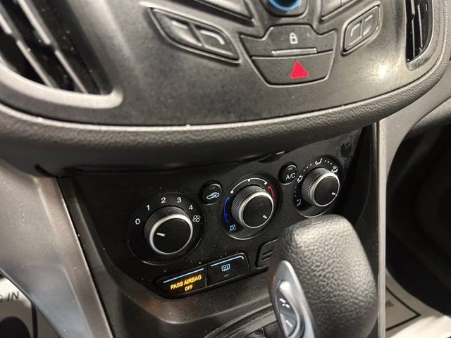 2016 Oxford White Ford Escape SE 4X4 SUV