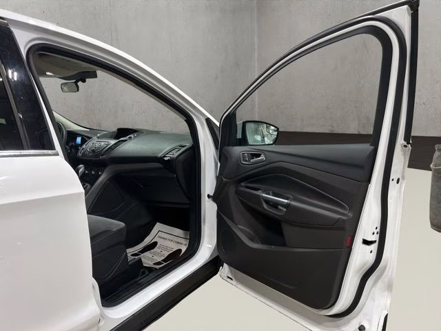 2016 Oxford White Ford Escape SE 4X4 SUV