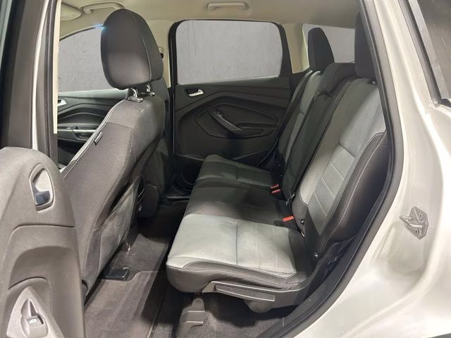 2016 Oxford White Ford Escape SE 4X4 SUV