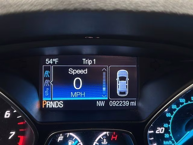 2016 Oxford White Ford Escape SE 4X4 SUV