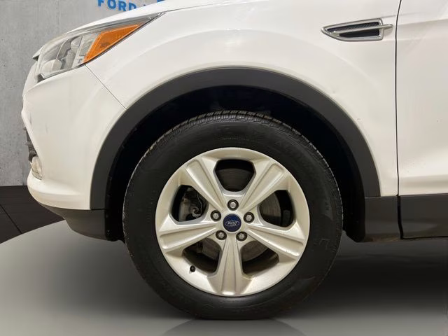2016 Oxford White Ford Escape SE 4X4 SUV