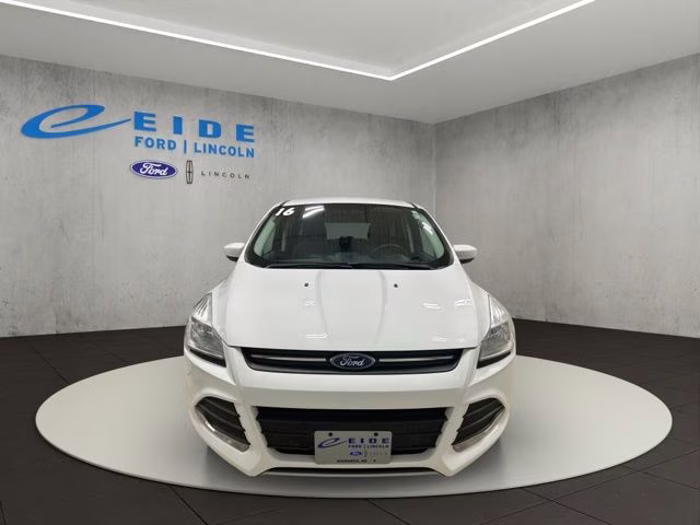 2016 Oxford White Ford Escape SE 4X4 SUV