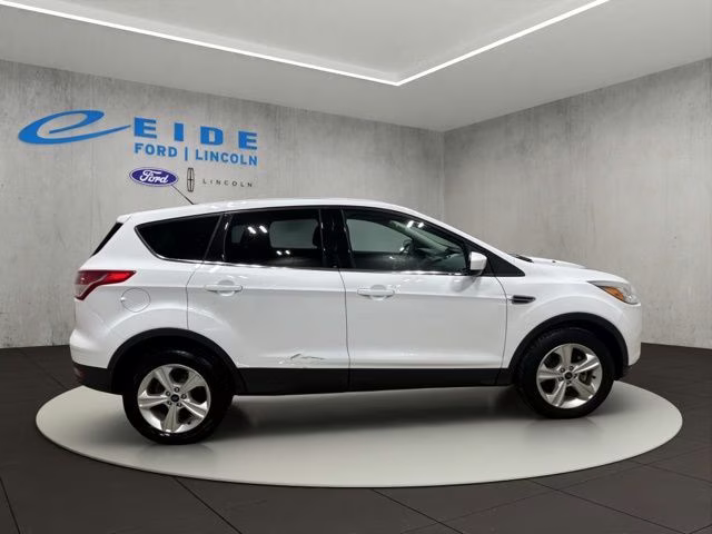 2016 Oxford White Ford Escape SE 4X4 SUV