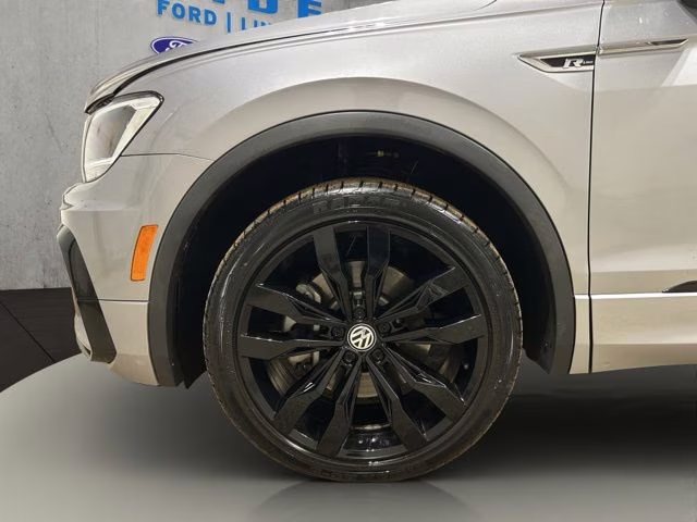 2021 Pyrite Silver Metallic Volkswagen Tiguan 2.0T SE R-Line Black AWD SUV