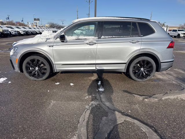 2021 Pyrite Silver Metallic Volkswagen Tiguan 2.0T SE R-Line Black AWD SUV