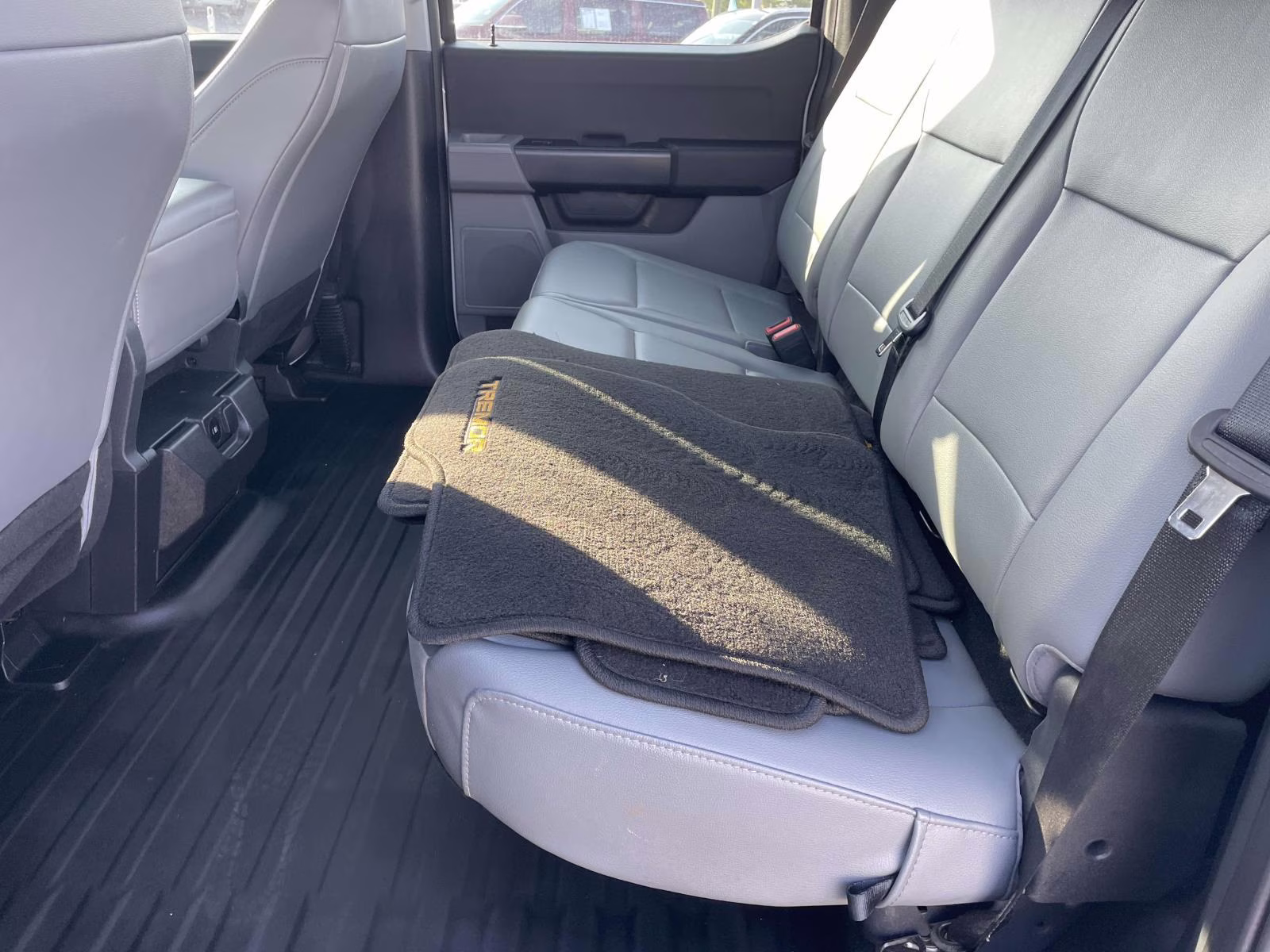 2024 Oxford White Ford F-150 XL 4X4 Truck