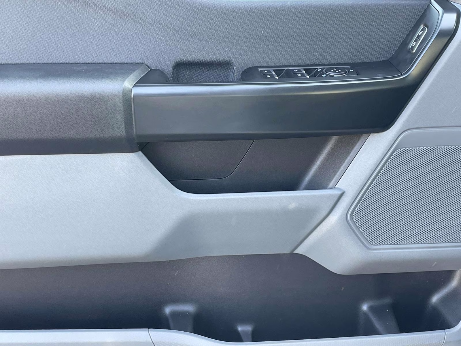 2024 Oxford White Ford F-150 XL 4X4 Truck