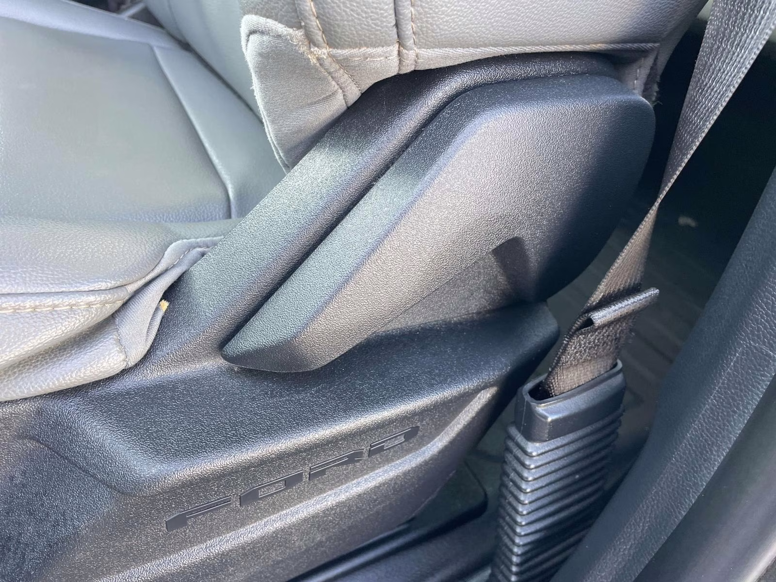 2024 Oxford White Ford F-150 XL 4X4 Truck