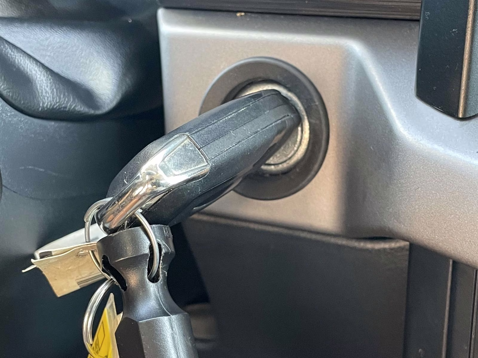 2024 Oxford White Ford F-150 XL 4X4 Truck