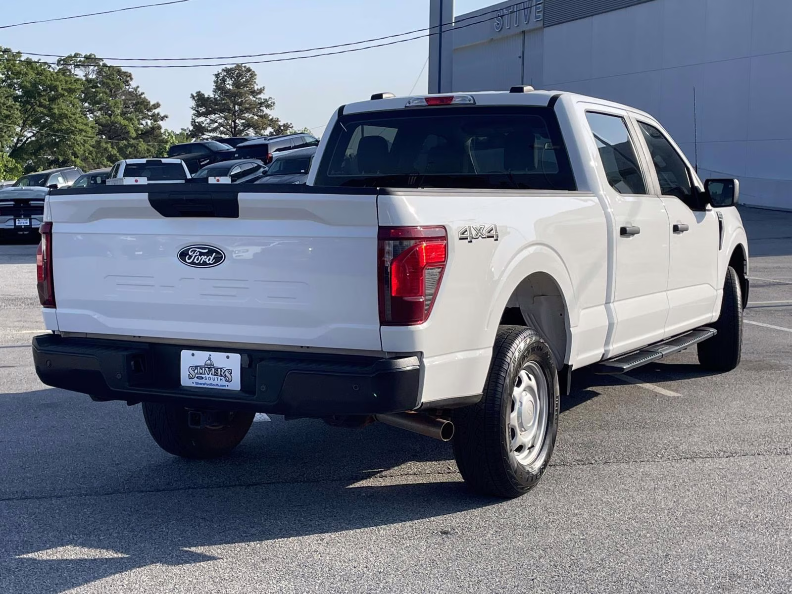 2024 Oxford White Ford F-150 XL 4X4 Truck