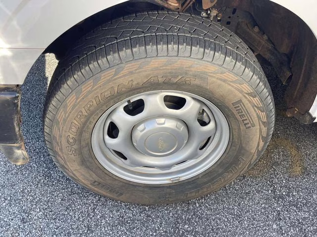 2024 Oxford White Ford F-150 XL 4X4 Truck