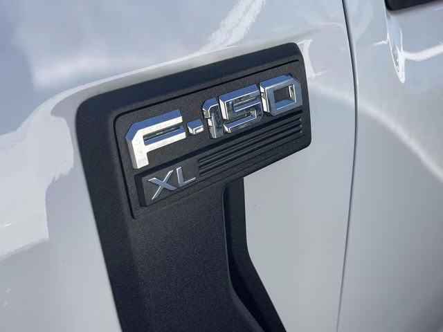2024 Oxford White Ford F-150 XL 4X4 Truck