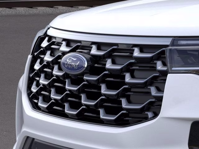 2026 Star White Metallic Tri-Coat Ford Explorer Platinum 4X4 SUV