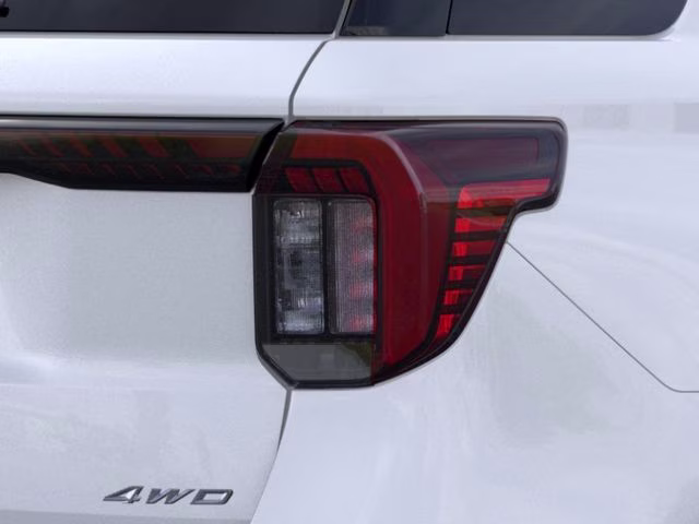 2026 Star White Metallic Tri-Coat Ford Explorer Platinum 4X4 SUV