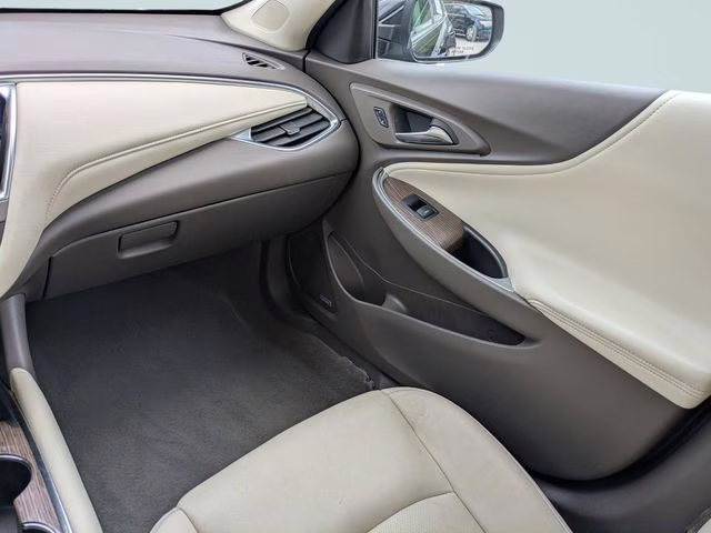 2024 Mosaic Black Metallic Chevrolet Malibu LT FWD Sedan