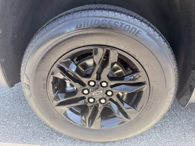 2023 Sterling Gray Metallic Chevrolet Traverse LS FWD SUV
