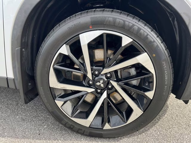 2022 White Mitsubishi Outlander ES 4X4 SUV