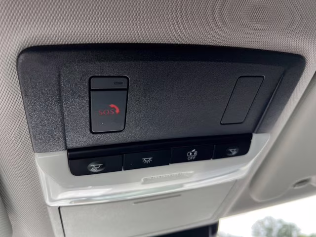 2022 White Mitsubishi Outlander ES 4X4 SUV