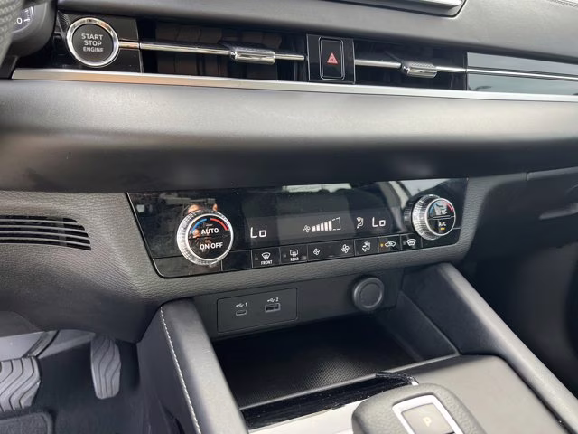 2022 White Mitsubishi Outlander ES 4X4 SUV