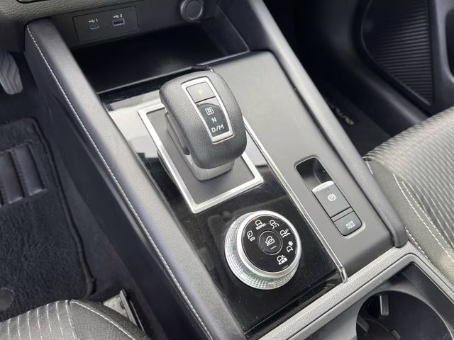 2022 White Mitsubishi Outlander ES 4X4 SUV