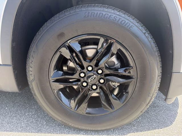 2023 Sterling Gray Metallic Chevrolet Traverse LS FWD SUV
