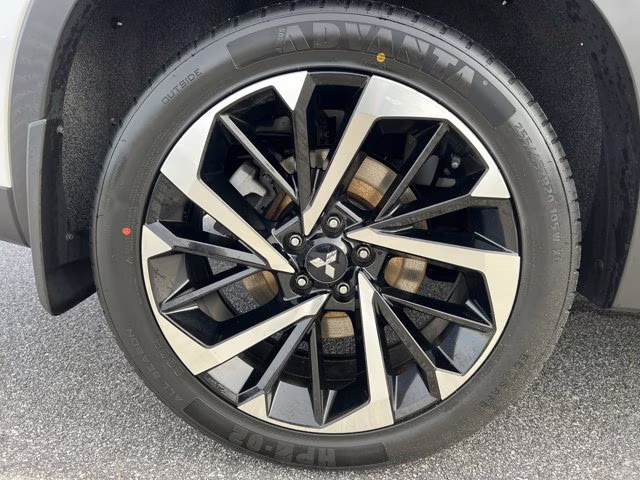 2022 White Mitsubishi Outlander ES 4X4 SUV