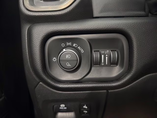 2019 Diamond Black Crystal Pearlcoat Ram 1500 Rebel 4X4 Truck